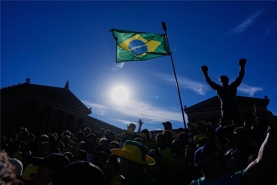 Brasiliens Regierung will stärker gegen illegale Wettanbieter vorgehen. (Archivbild)Petr David Josek/AP/dpa