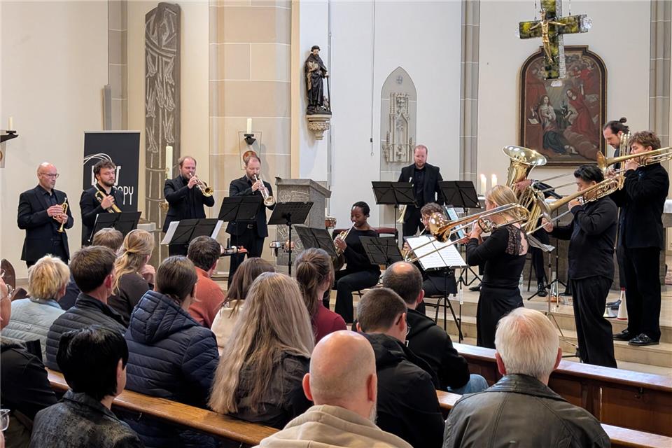 Brass Therapy spielen in der Klein Rekener Kirche Filmmelodien.