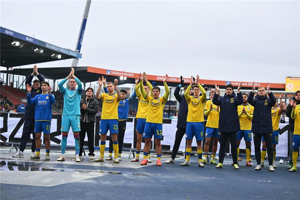 Braunschweiger Jubel nach dem Sieg gegen Düsseldorf.Swen Pförtner/dpa