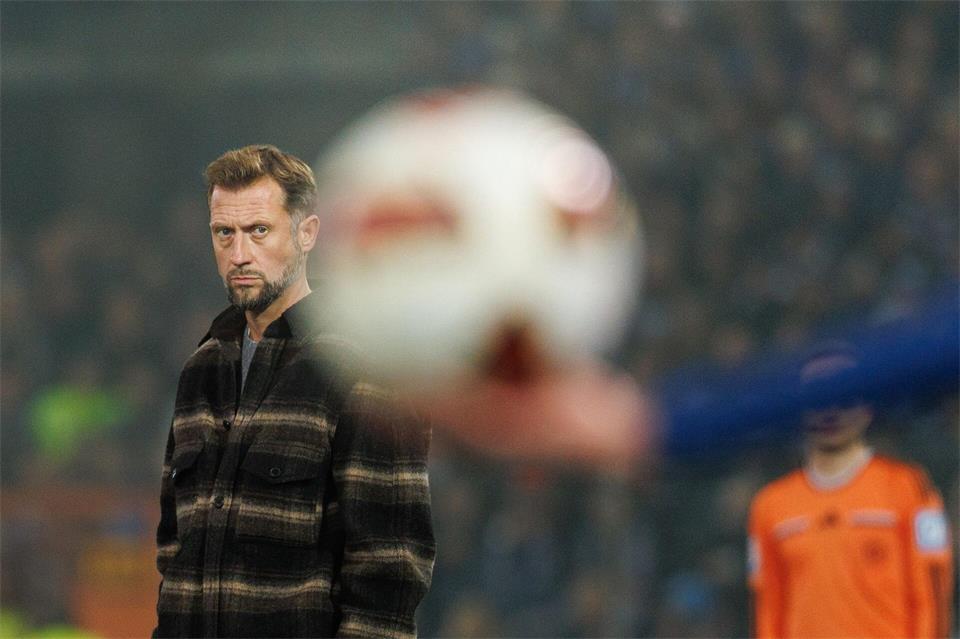 Braunschweigs Coach Lars Kornetka ist bedient.Friso Gentsch/dpa