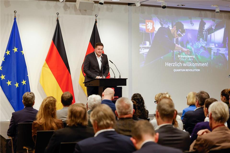 Braunschweigs Oberbürgermeister Thorsten Kornblum (SPD) spricht beim parlamentarischen Abend der Stadt in Berlin.Daniela Nielsen/Stadt Braunschweig/dpa