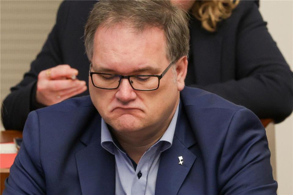 Bremens Finanzsenator Björn Fecker steht vor Herausforderungen: In diesem und im kommenden Jahr wird die Regierung mehr Geld ausgeben als einnehmen. Focke Strangmann/dpa