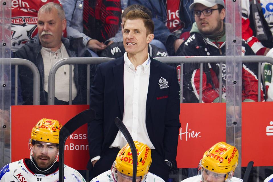 Bremerhavens Trainer Alexander Sulzer. (Archivbild)Christoph Reichwein/dpa