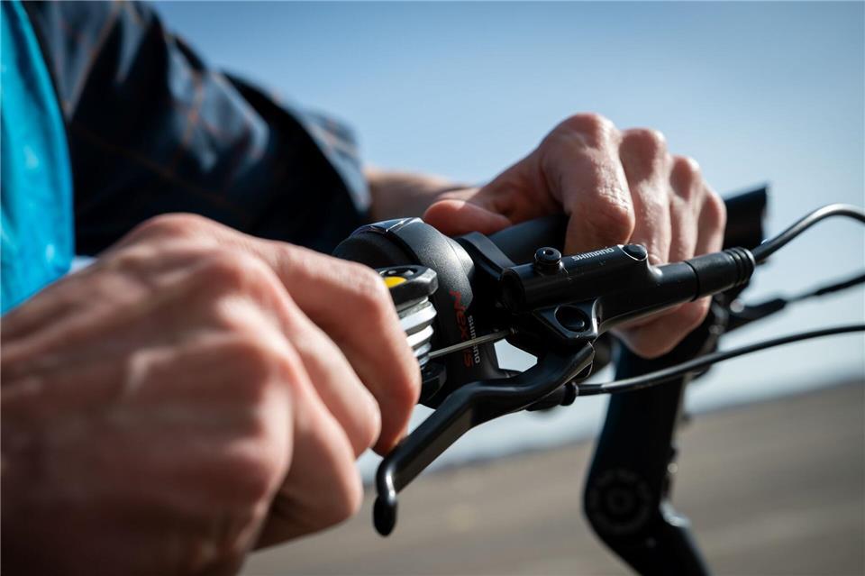 Bremsen im Fokus: Vor der ersten Fahrt sollte man prüfen, ob die Bremsen einwandfrei funktionieren.Zacharie Scheurer/dpa-tmn