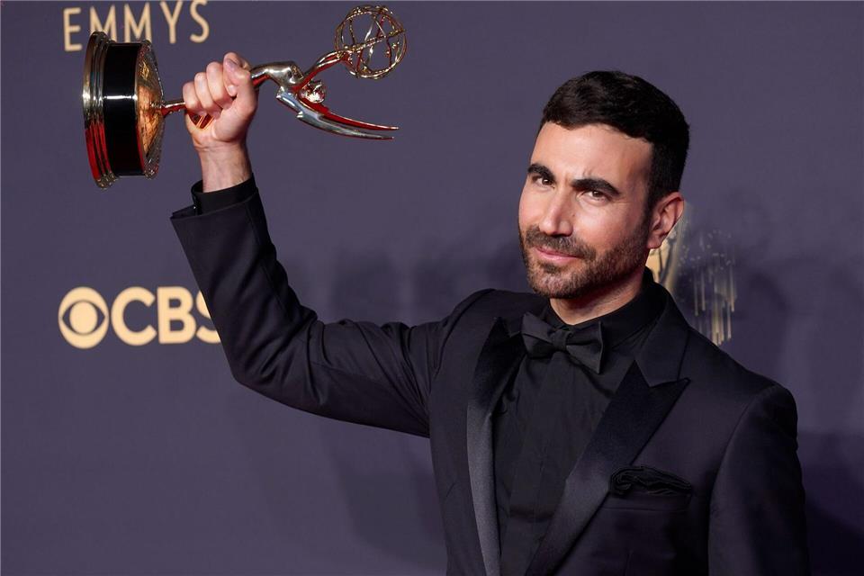 Brett Goldstein spielt in der Serie den Fußballstar Roy Kent, der hinter seinem knurrigen Auftreten ein weiches Herz verbirgt. Dafür bekam er einen Emmy. (Archivbild)Chris Pizzello/Invision via AP/dpa