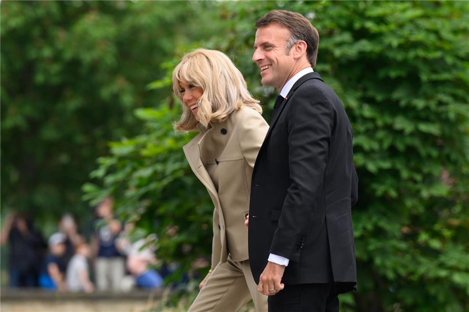 Brigitte begleitet ihren Mann zu vielen offiziellen Terminen. (Archivbild)Robert Michael/dpa