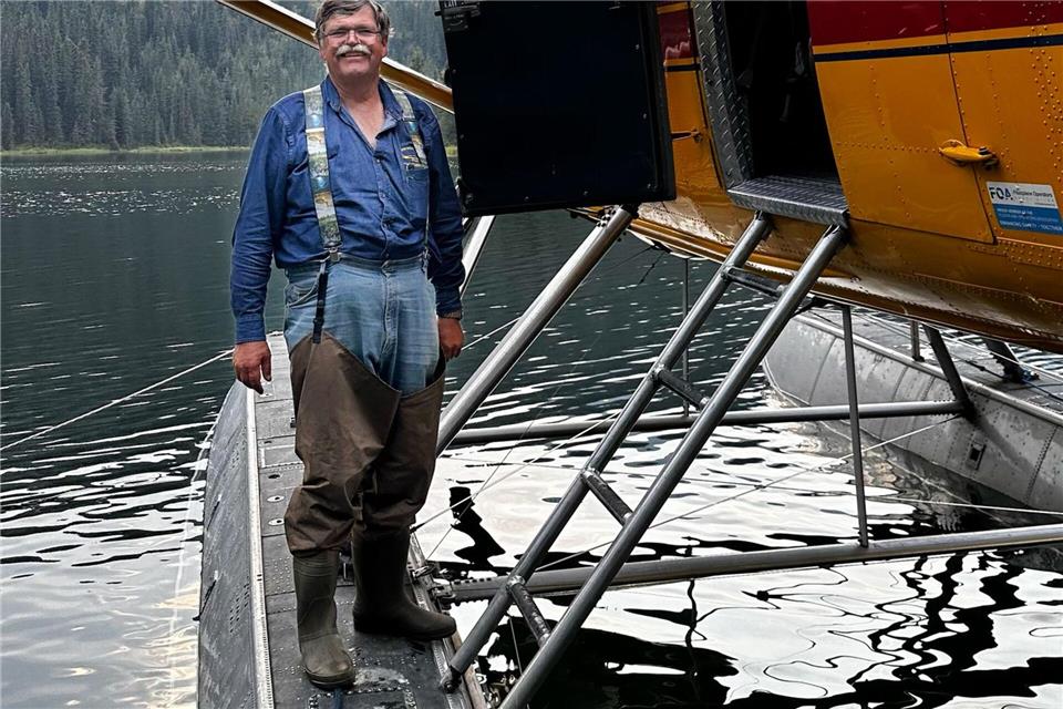 Bringt und holt die Gäste: Buschpilot Urs Schildknecht.Ole Helmhausen/dpa-tmn