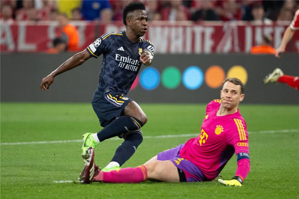 Brisantes Wiedersehen: Real-Star Vinícius Júnior und Bayern-Torwart Manuel Neuer. (Archivbild)Sven Hoppe/dpa