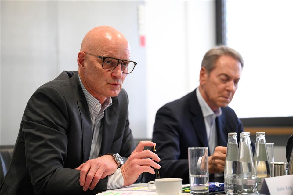 Brose-CEO Krug (l.) und Fimenpatriarch Stoschek.Daniel Vogl/dpa