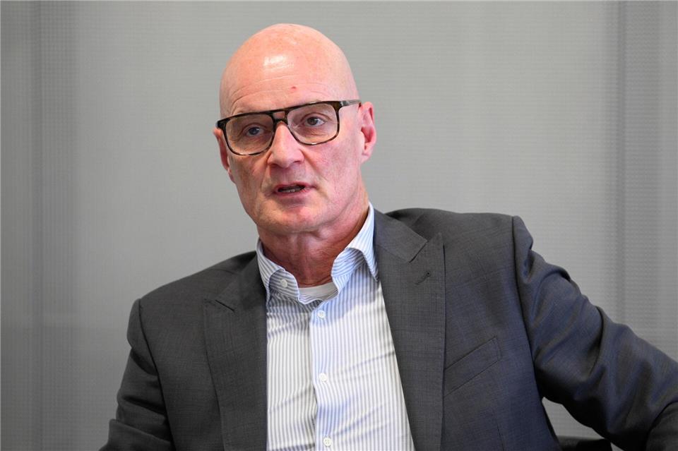 Brose-Vorstandschef Stefan Krug hat schlechte Nachrichten. (Archivbild) Daniel Vogl/dpa