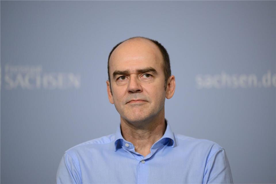 Elbbrücke in Bad Schandau - Belastungsversuch im April Brückenexperte Steffen Marx schlug den Belastungsversuch vor, um die Prüfzeit zu verkürzen.Robert Michael/dpa