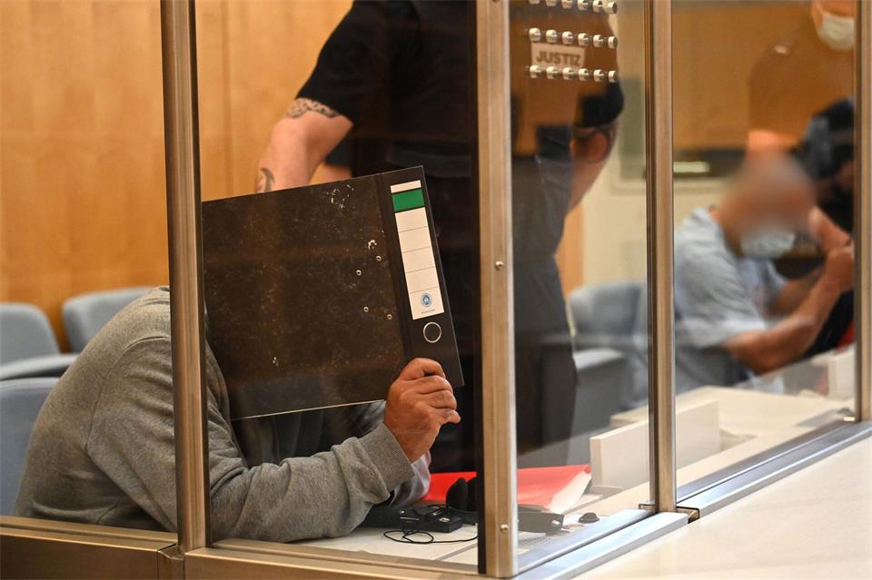 Brüder als IS-Terroristen verurteilt. (Archivbild)Celine Frohnapfel/dpa