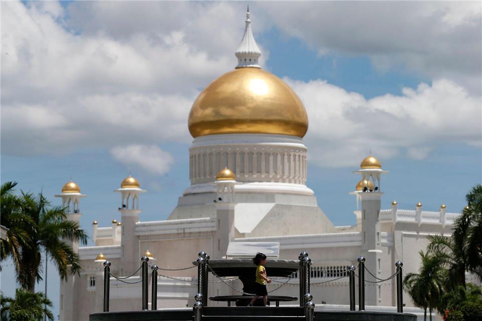 Brunei auf der Insel Borneo ist wegen reicher Öl- und Gasvorkommen steinreich. (Archivbild)Vincent Thian/AP/dpa
