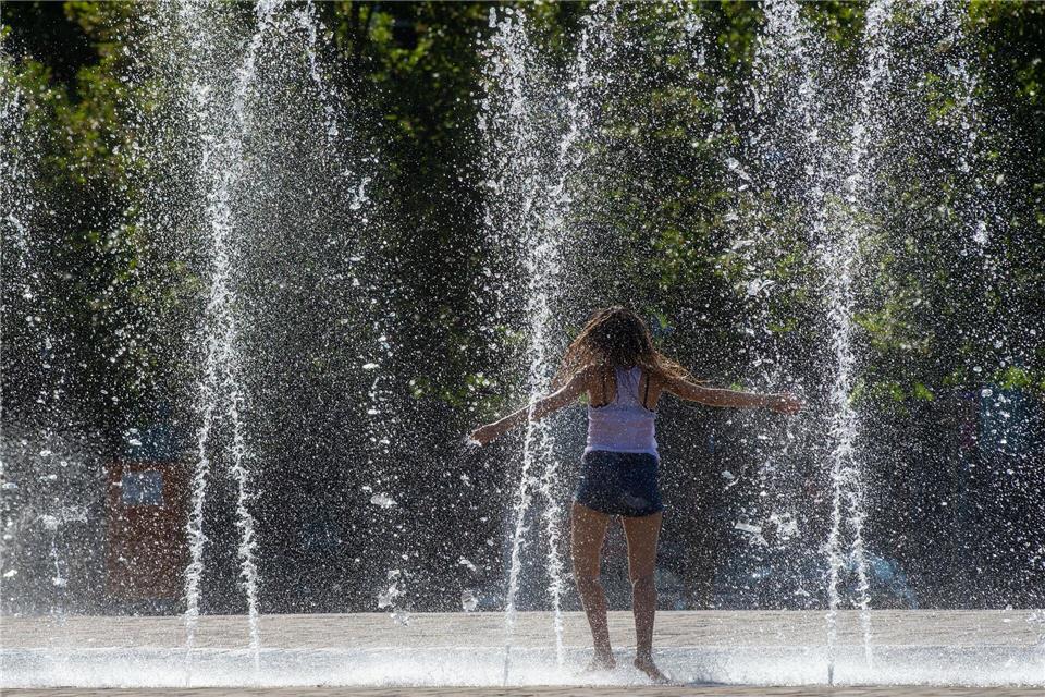 Brunnen sorgen im Sommer wieder für Abkühlung in den Innenstädten Sachsen-Anhalts. (Archivbild) Klaus-Dietmar Gabbert/dpa-Zentralbild/dpa