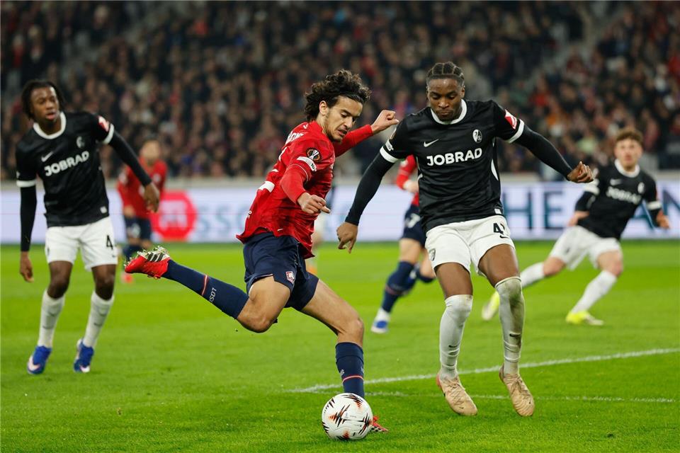 Bruno Ogbus und die SC-Defensive verteidigten konzentriert.Jean-Francois Badias/AP/dpa