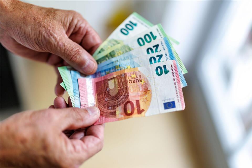 Brutto gleich netto? Nicht ganz. Aber bei der Aktivrente sind die Abzüge trotzdem vergleichsweise gering.Matthias Balk/dpa