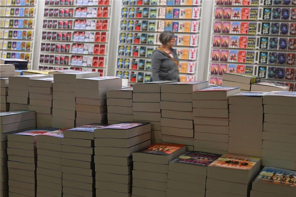 Bücher, so weit das Auge reicht: dtv-Messestand bei der Frankfurter Buchmesse 2025. (Archivbild)Arne Dedert/dpa