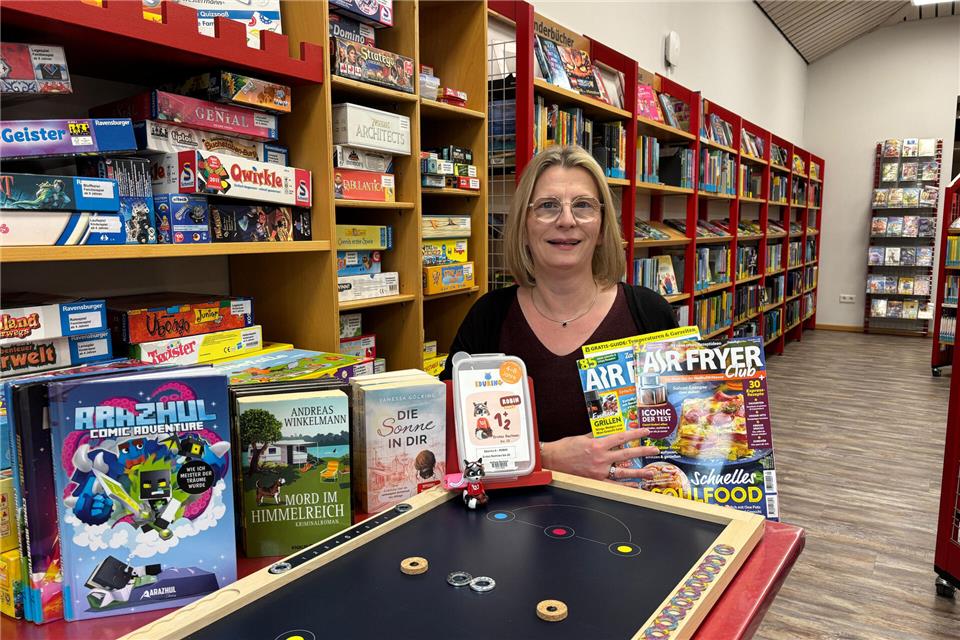 Büchereileiterin Judith Wendholt merkt, dass die spielerischen Angebote auf den frei gewordenen Flächen gut bei Familien ankommen.