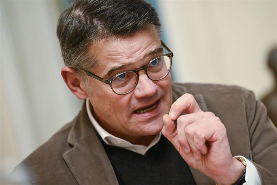 Bürger und Betriebe müssen nach Ansicht von Boris Rhein weiter entlastet werden. (Archivbild)Arne Dedert/dpa