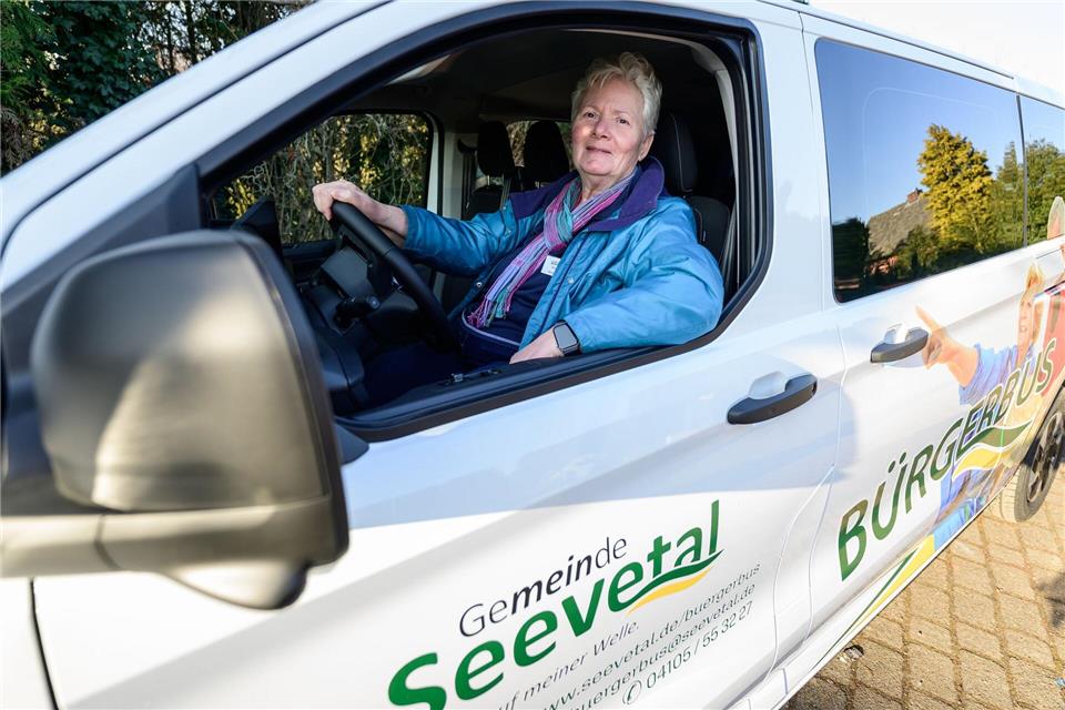 Bürgerbusse füllen in einigen Gemeinden die Lücken im Verkehrsnetz.Philipp Schulze/dpa