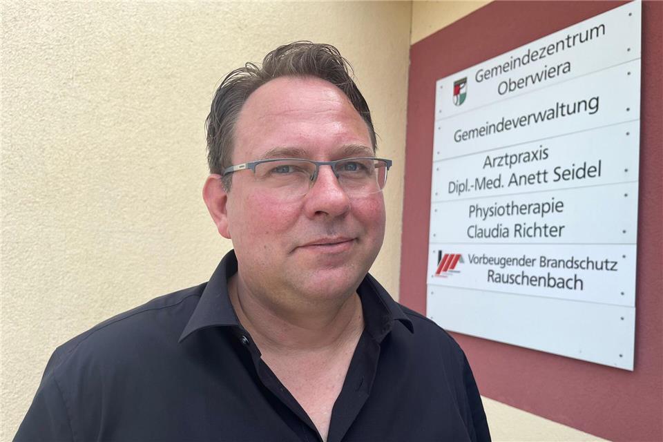 Bürgermeister Holger Quellmalz ging nachts im Ort spazieren, um den Beschwerden von Anwohnern auf den Grund zu gehen.Andreas Hummel/dpa