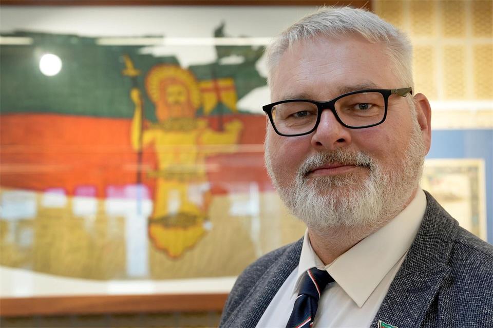 Bürgermeister Thorsten Pollmann hat die Diskussion um die Zukunft der Insel mit seinem Vorschlag zur Landausspülung befeuert. (Archivbild)Marcus Brandt/dpa