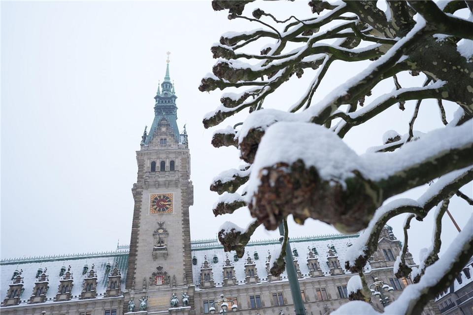 Bürgermeister Tschentscher rät den Bürgern, zu Hause zu bleiben. Marcus Brandt/dpa