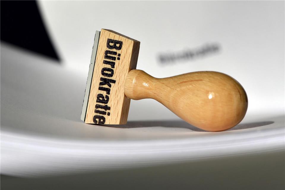 Bürokratieabbau haben sich schon mehrere Bundesregierungen auf die Fahnen geschrieben, nur haben die meisten Bürgerinnen und Bürger den Eindruck, dass die Last unter dem Strich nicht sinkt. (Symbolbild)Ralf Hirschberger/dpa-Zentralbild/dpa