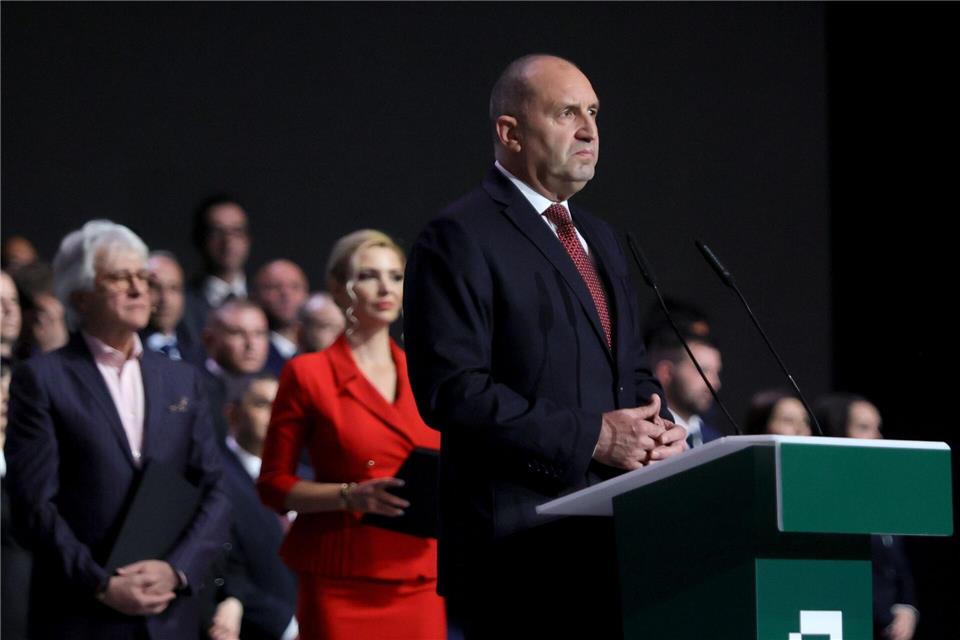 Bulgariens Ex-Präsident Radew steht mit seinem Bündnis vor einem deutlichen Sieg. Valentina Petrova/AP/dpa