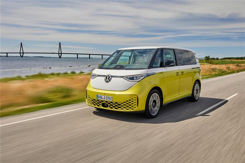 Bulli für die Generation E? Der VW ID.Buzz kombiniert Retro-Charme beim Design mit rein elektrischem Antrieb.Volkswagen AG/dpa-tmn