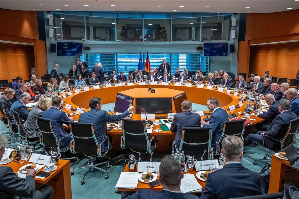 Bund und Länder vertagen Lösung im Finanzstreit. Michael Kappeler/dpa