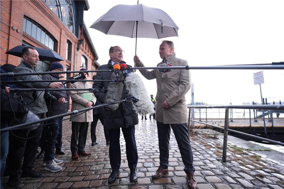 Bund und Länder wollen bei der Abwehr hybrider Bedrohungen eng zusammenarbeiten.    Marcus Brandt/dpa