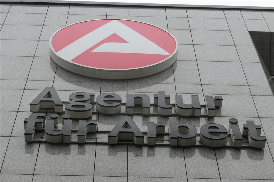 Bundesagentur für Arbeit: Arbeitslosenquote in NRW verharrt bei 7,6 Prozent. (Archivbild)Helge Toben/dpa