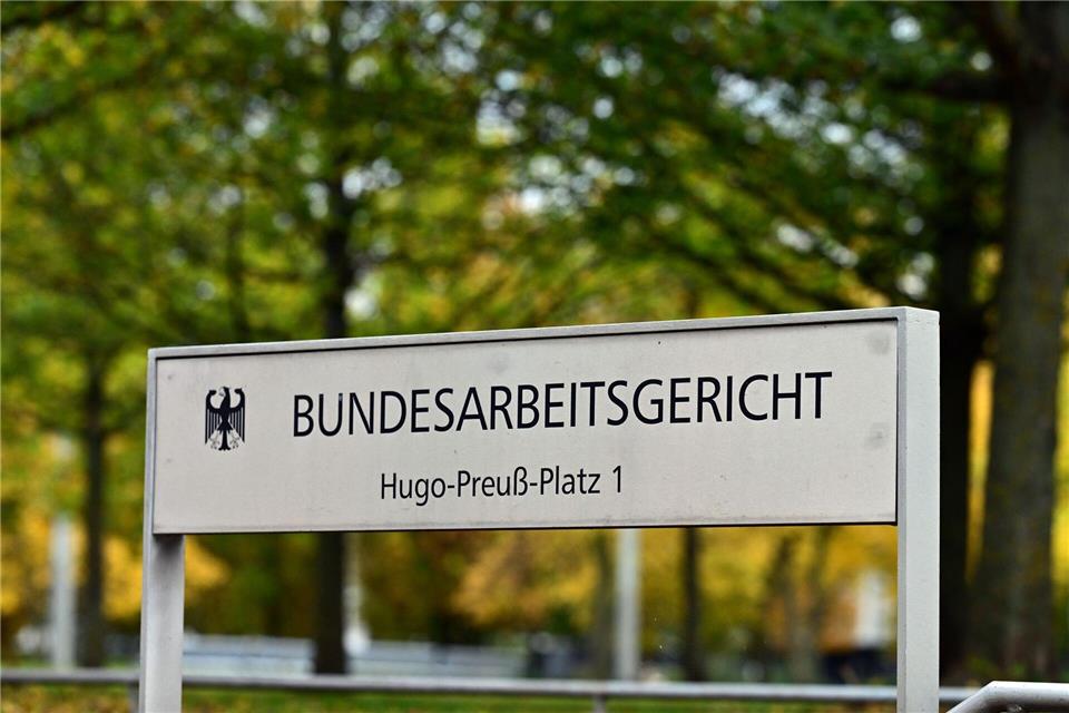 Bundesarbeitsgericht verhandelt über Lohngerechtigkeit Bundesarbeitsgericht verhandelt über Lohngerechtigkeit zwischen Frauen und Männern (Illustration). Martin Schutt/dpa