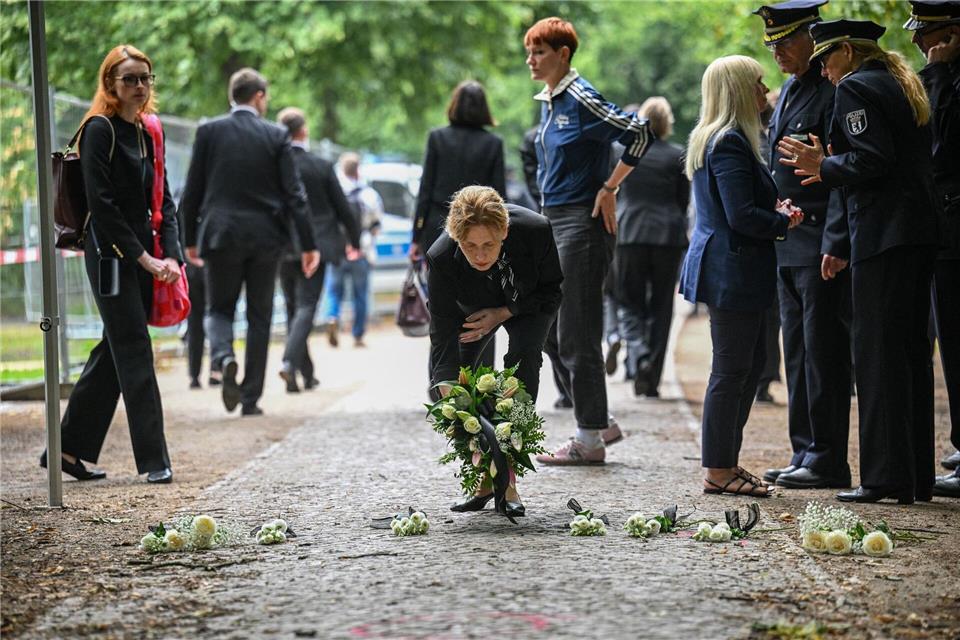 Bundesfamilienministerin Karin Prien (CDU) will mehr Geld für Deradikalisierung zur Verfügung stellen.Annegret Hilse/Reuters Pool via AP/dpa