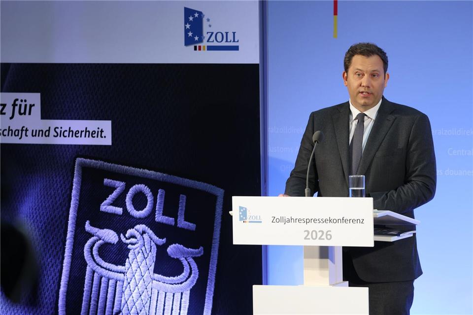 Bundesfinanzminister Klingbeil auf dem Flughafen Leipzig/Halle. Der deutsche Zoll soll gestärkt werden.Jan Woitas/dpa
