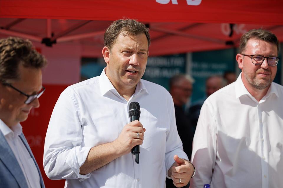 Bundesfinanzminister Lars Klingbeil (SPD) will im nordrhein-westfälischen Kommunalwahlkampf Klarheit schaffen, was die Städte und Gemeinden zu erwarten haben. (Archivbild)Friso Gentsch/dpa