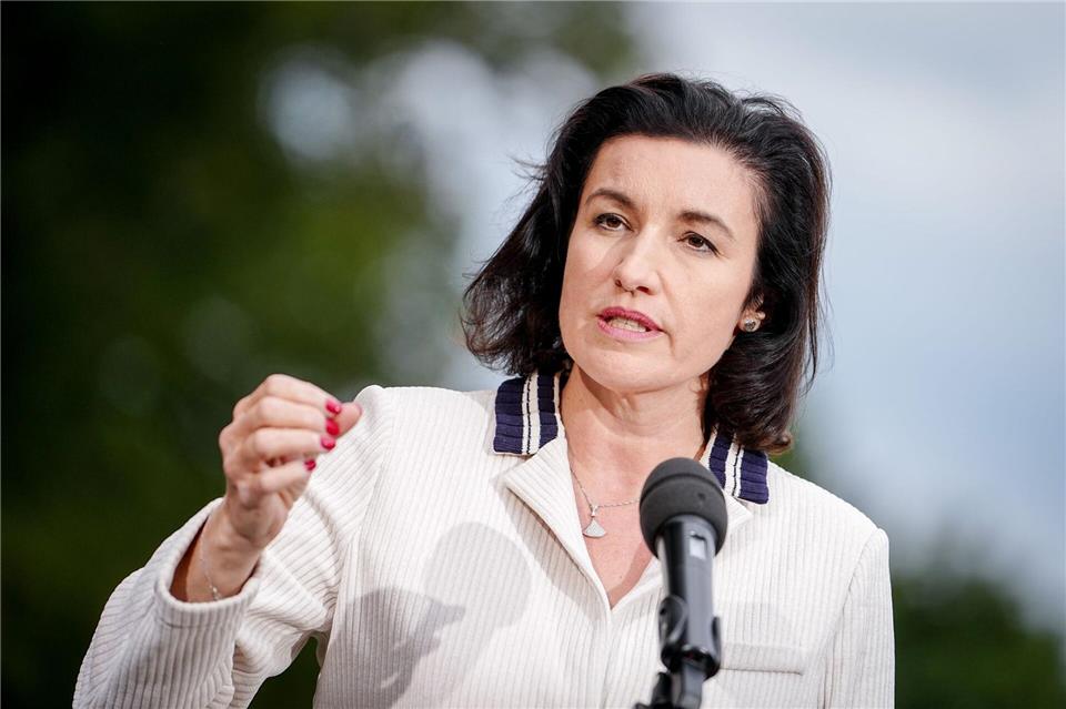Bundesforschungsministerin Dorothee Bär (CSU) sieht den Weg für das erste Fusionskraftwerk der Welt in Deutschland bereitet. Kay Nietfeld/dpa