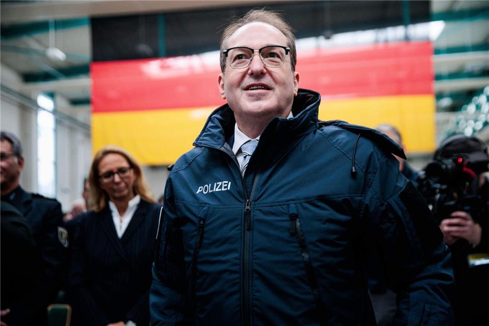 Bundesinnenminister Alexander Dobrindt (CSU) stellte die neue Einheit in Dienst. Carsten Koall/dpa