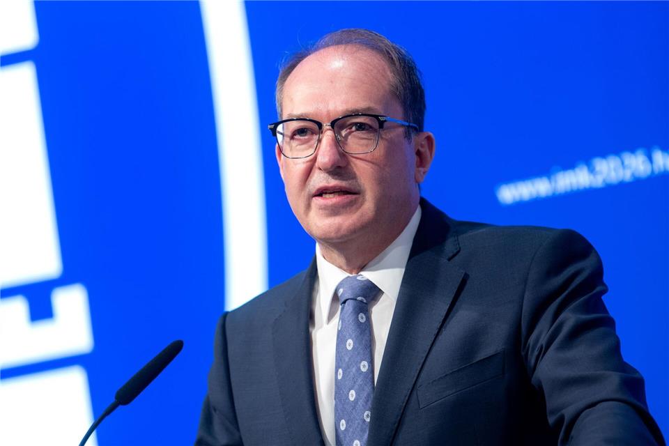 Bundesinnenminister Alexander Dobrindt (CSU) will deutlich mehr Abschiebungen nach Afghanistan. (Archivbild)Daniel Bockwoldt/dpa