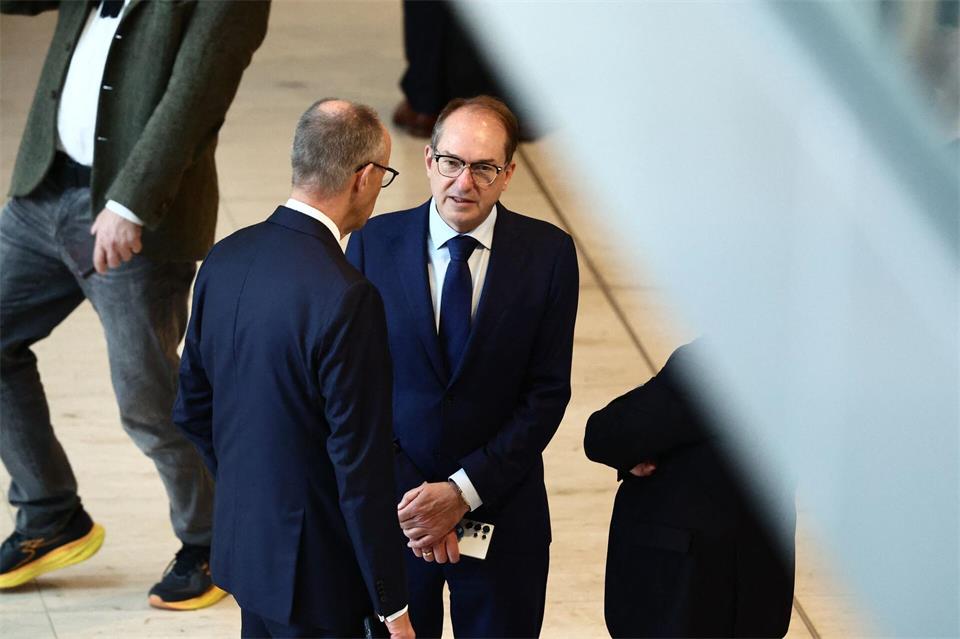 Bundesinnenminister Alexander Dobrindt zeichnet für das Bundespolizeigesetz verantwortlich. Christoph Soeder/dpa