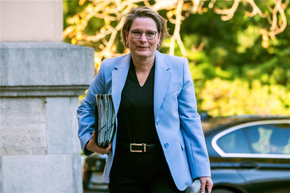 Bundesjustizministerin Stefanie Hubig (SPD) will den Schutz vor digitaler Gewalt verbessern. (Archivbild)Michael Kappeler/dpa