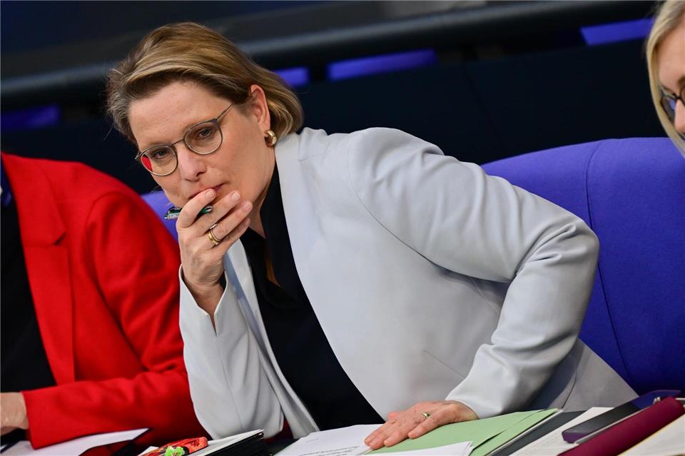 Bundesjustizministerin Stefanie Hubig (SPD) will einen Entwurf für ein Gesetz gegen digitale Gewalt vorlegen.Sebastian Christoph Gollnow/dpa