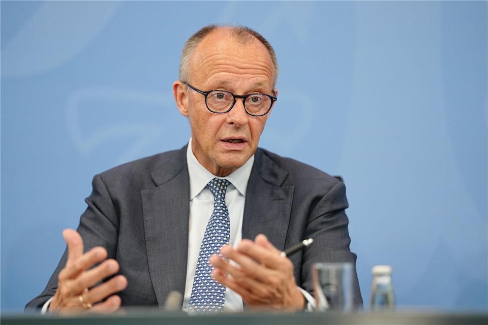 Bundeskanzler Friedrich Merz (CDU) äußerte sich zur Gewalttat in Stade auf der Plattform X. (Archivbild)Kay Nietfeld/dpa