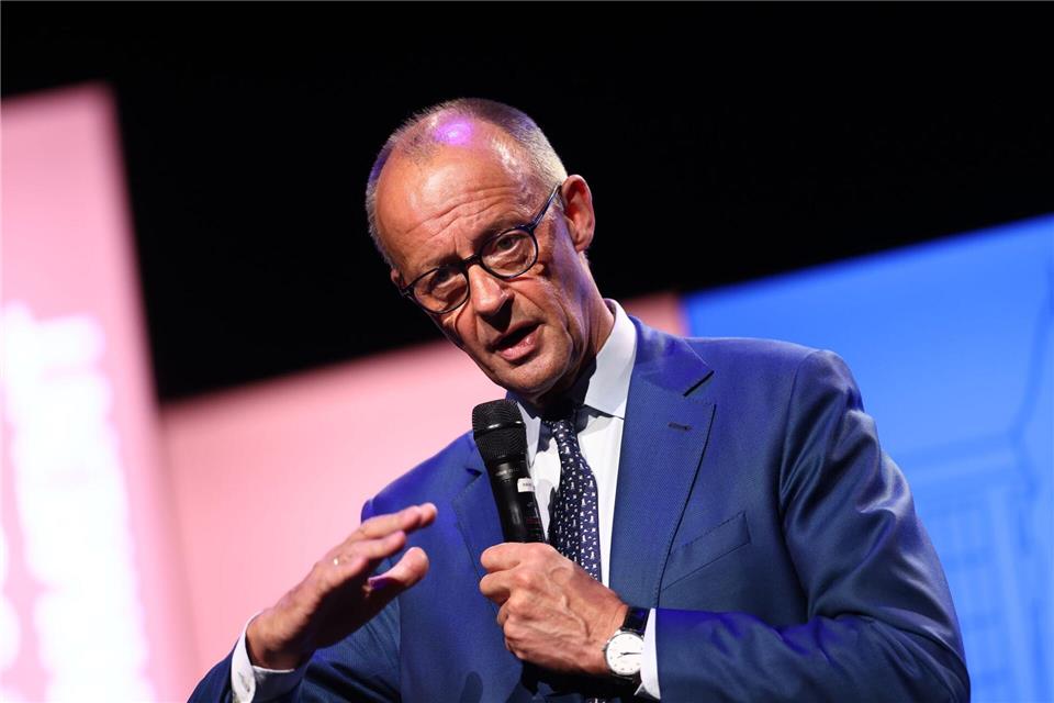 Bundeskanzler Friedrich Merz (CDU) hat mit einer Festrede die Adenauer School of Governance an der Universität Köln eröffnet. Rolf Vennenbernd/dpa