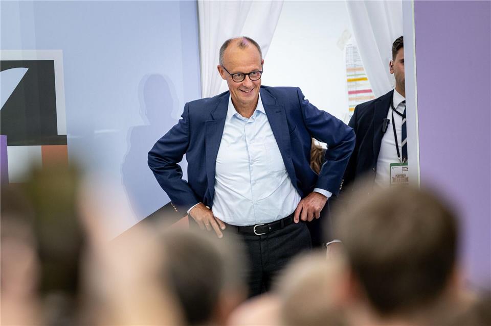 Bundeskanzler Friedrich Merz (CDU) nimmt am Tag der offenen Tür der neuen Bundesregierung teil.Fabian Sommer/dpa