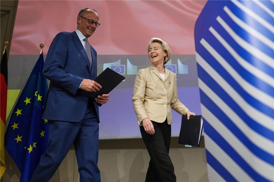 Bundeskanzler Friedrich Merz (CDU) und EU-Kommissionspräsidentin sowie Parteikollegin Ursula von der Leyen treten bei ihrer Pressekonferenz zuversichtlich auf.Virginia Mayo/AP/dpa