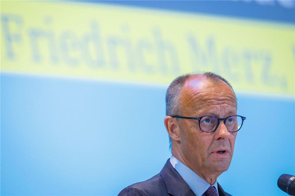 Bundeskanzler Friedrich Merz betont beim Landesparteitag der Nordost-CDU die Fähigkeit seiner Koalition zur Reform des Landes.Jens Büttner/dpa