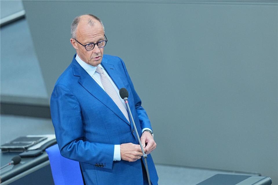 Bundeskanzler Friedrich Merz ist bei der Rente zuversichtlich. Michael Kappeler/dpa