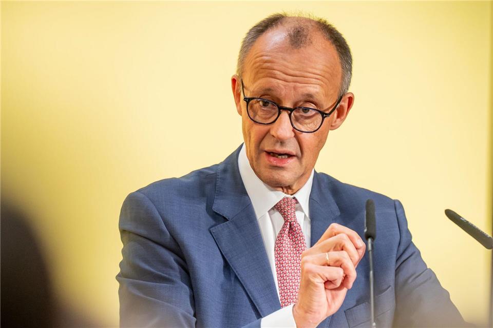 Bundeskanzler Friedrich Merz kommt nach Thüringen und besucht das Kabinett von Thüringens Ministerpräsident Mario Voigt (beide CDU). (Archivbild)Michael Kappeler/dpa